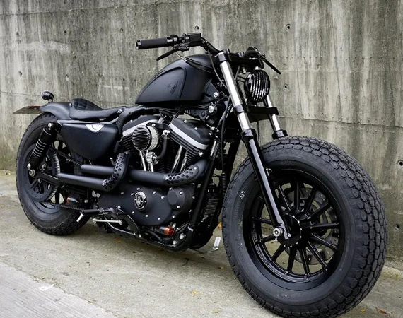 Harley-Davidson Sportster Iron 883 Dark Custom