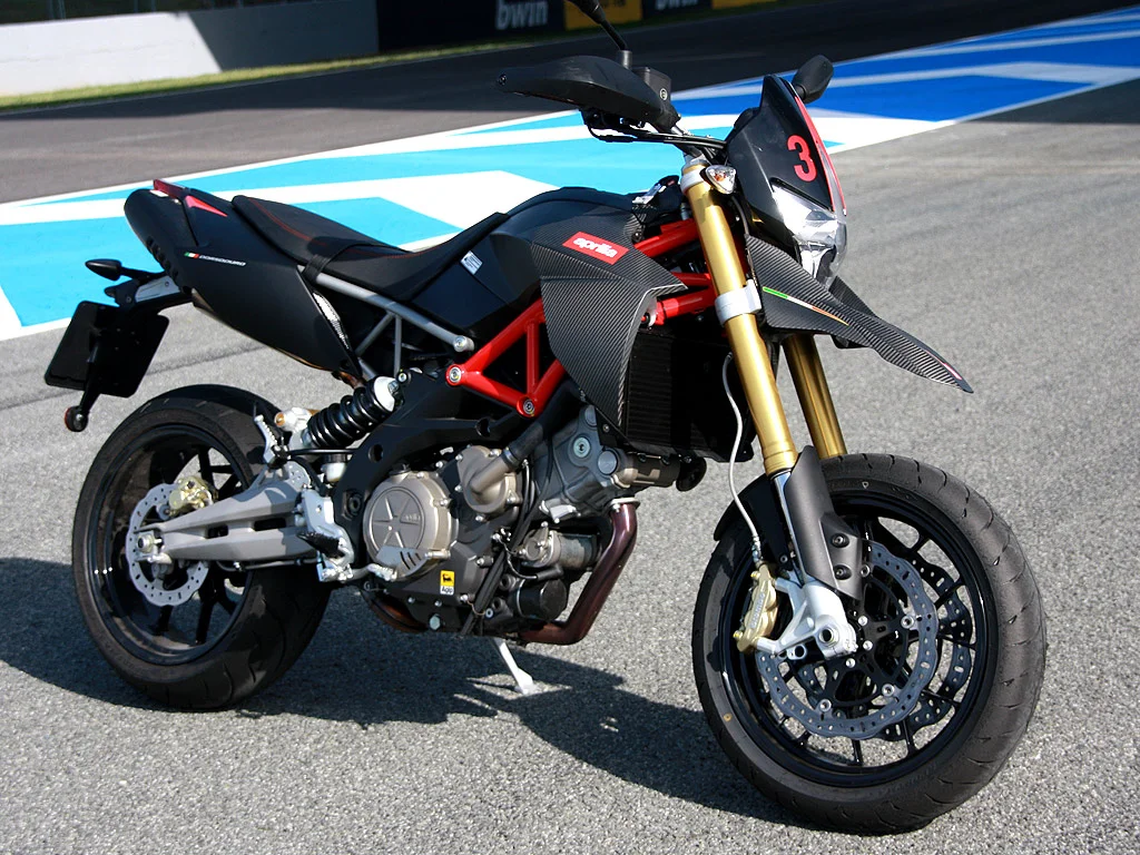 Aprilia Dorsoduro 750 Factory
